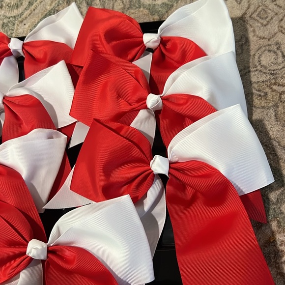 7 red and white bows - Picture 3 of 5